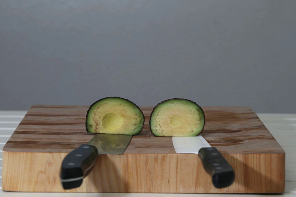 http://www.myceramicknives.com/images/uploads/avocados/07.jpg